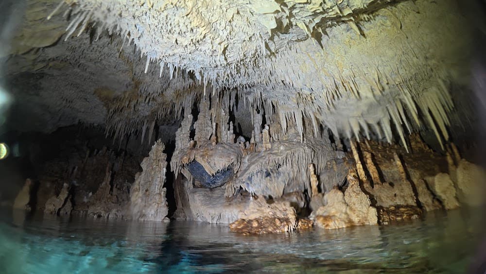 Taína cave — The site