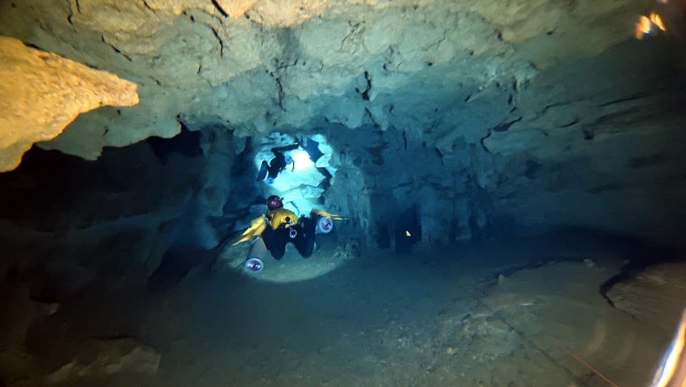 Padre Nuestro — The site