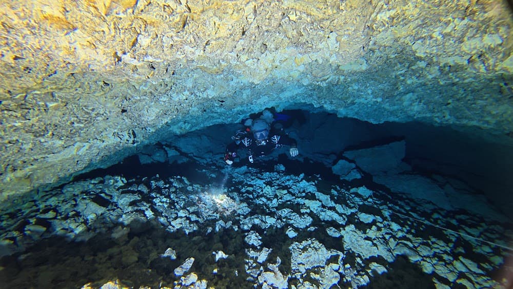 Taína cave — The site