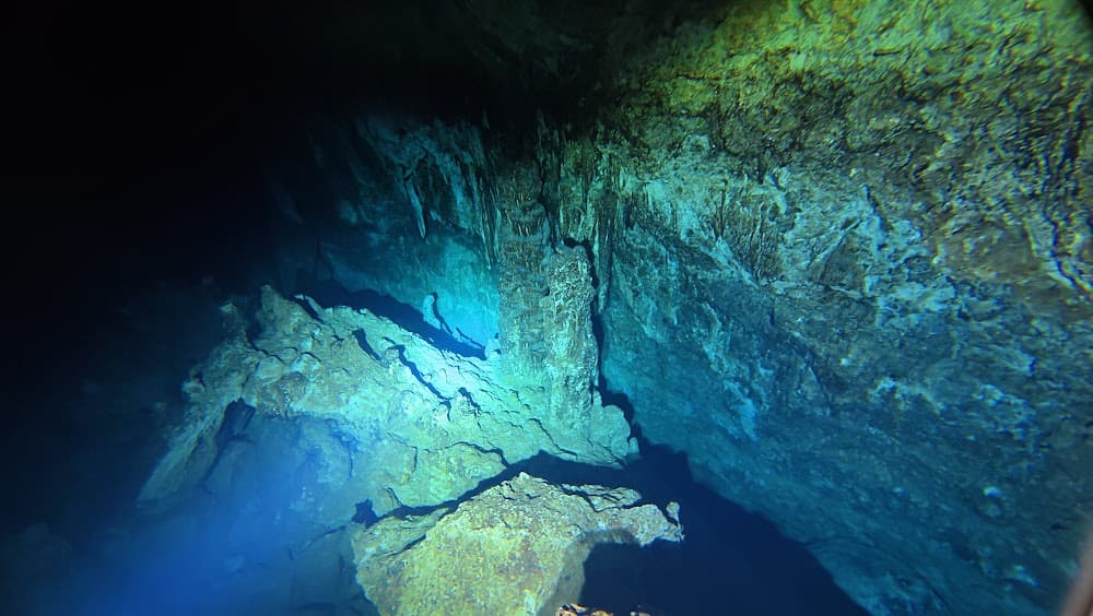 Taína cave — The site