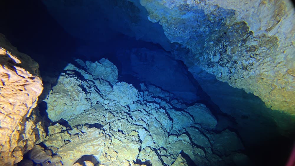 Taína cave — The site