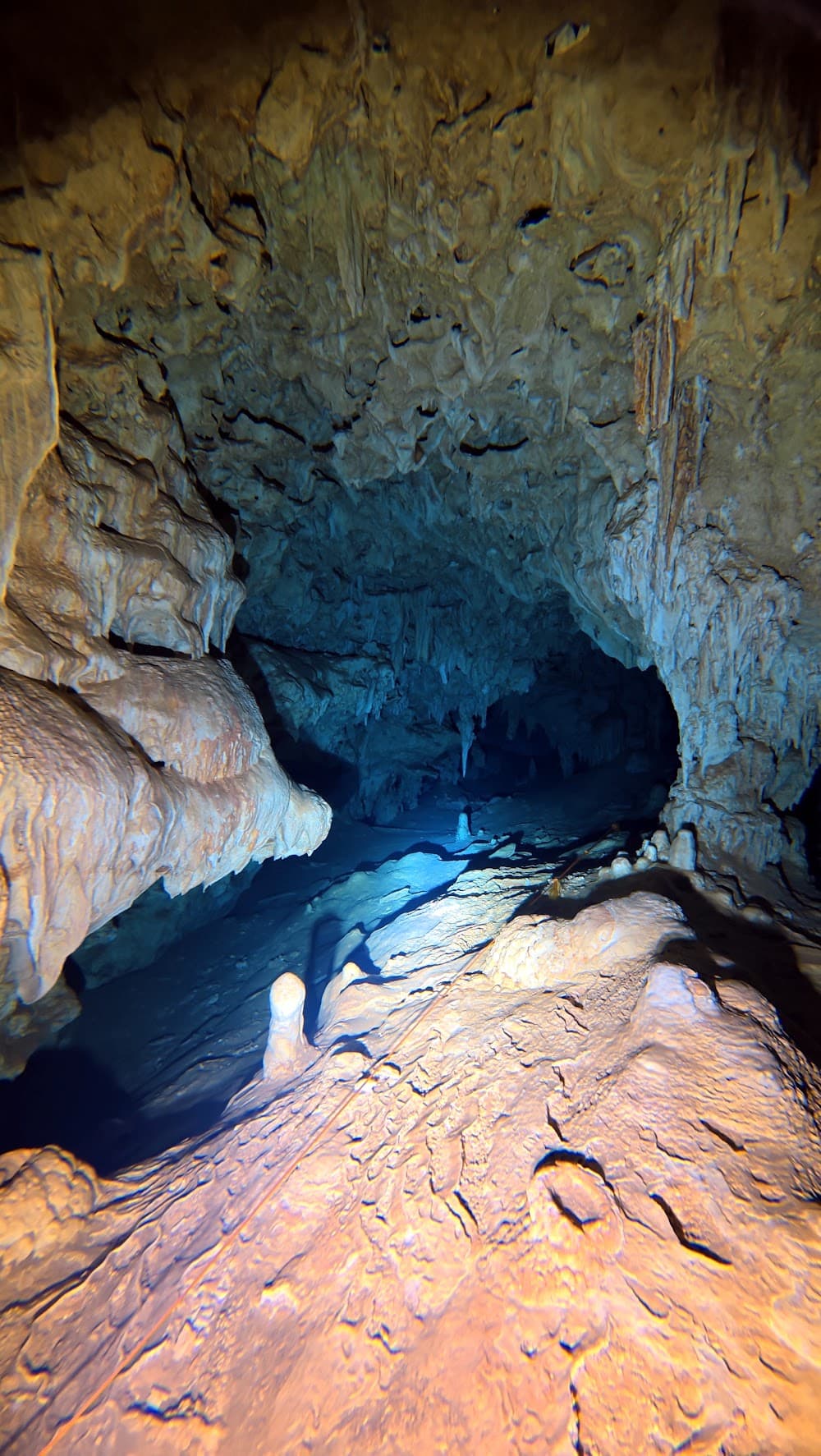 Padre Nuestro — The site