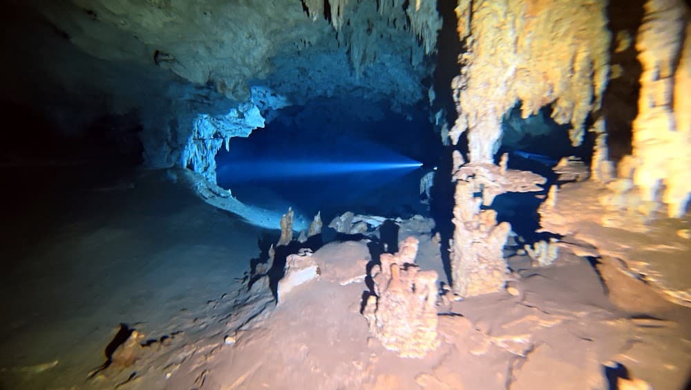 Padre Nuestro — The site