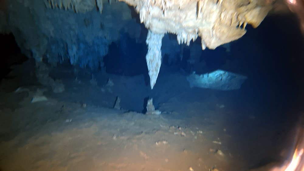Padre Nuestro — The site