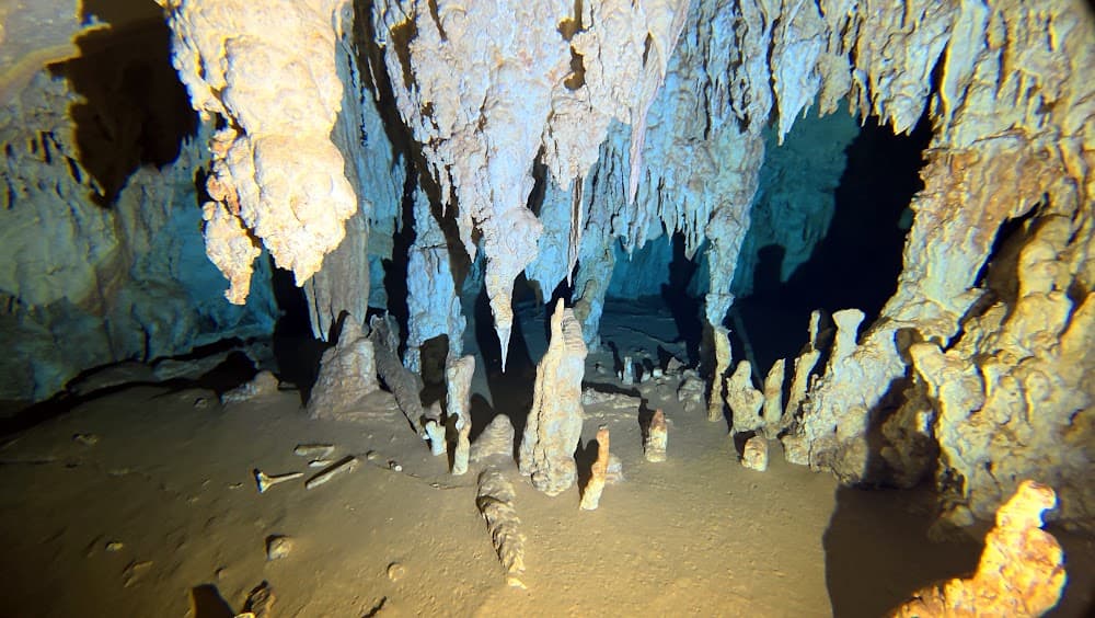Padre Nuestro — The site