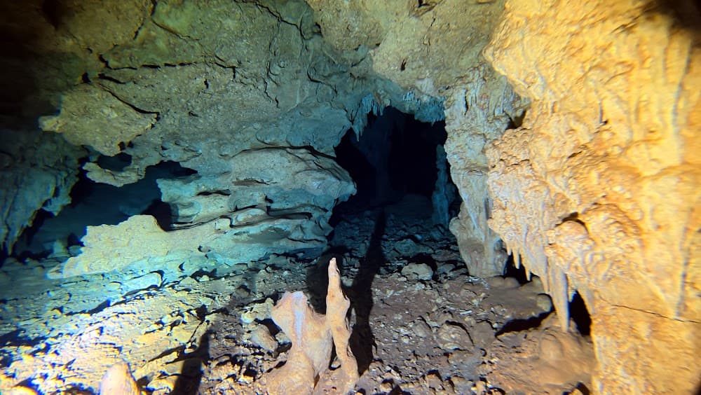 Padre Nuestro — The site