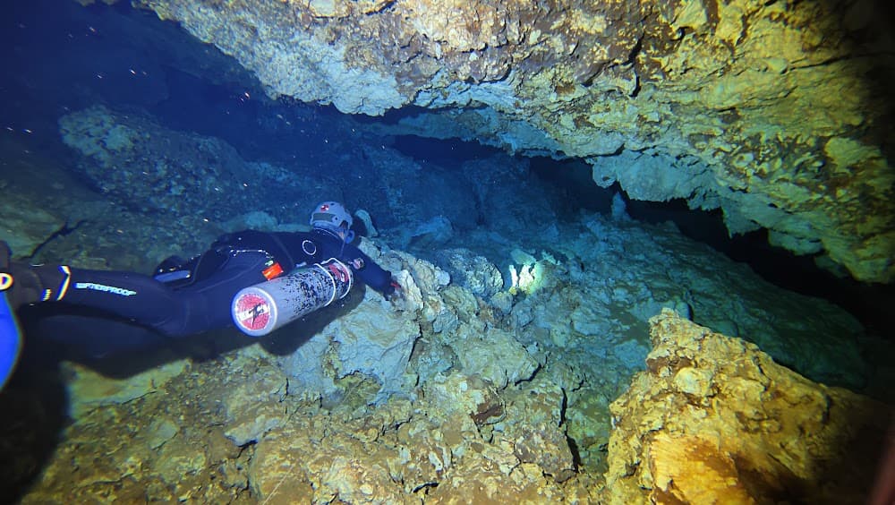 Taína cave — The site