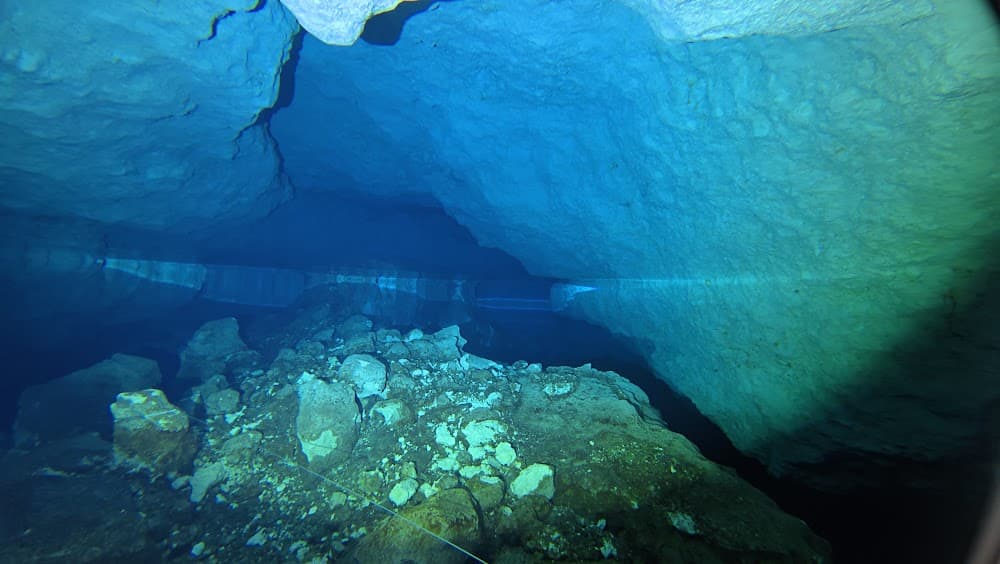 Taína cave — The site