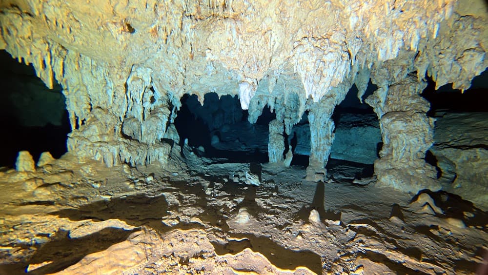 Padre Nuestro — The site