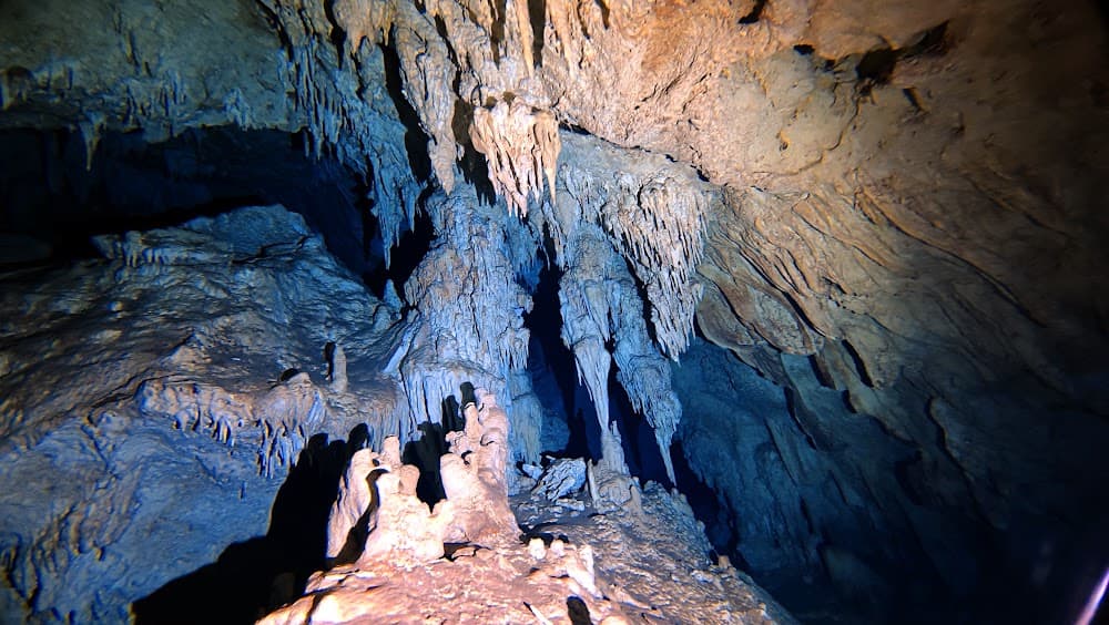 Padre Nuestro — The site