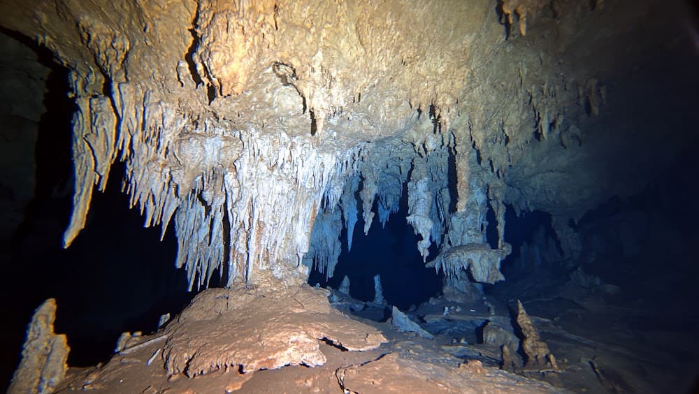 Padre Nuestro — The site