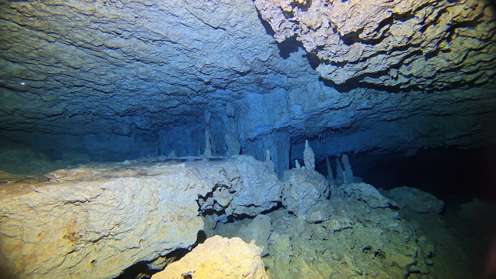 Taína cave — The site
