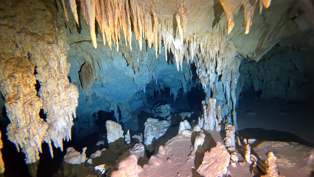 Padre Nuestro — The site