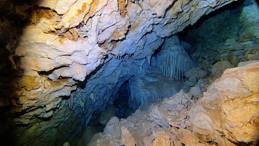 Taína cave — The site