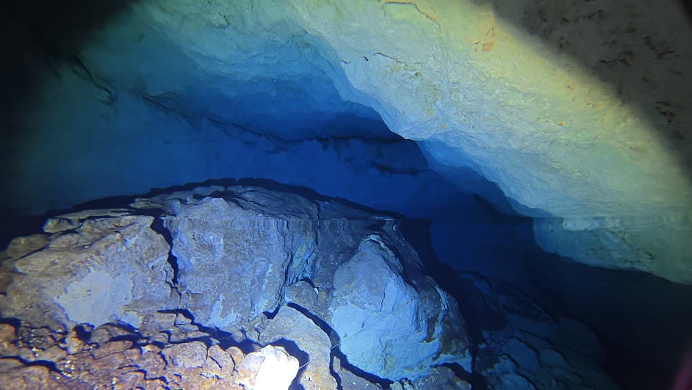Taína cave — The site