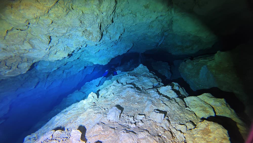 Taína cave — The site