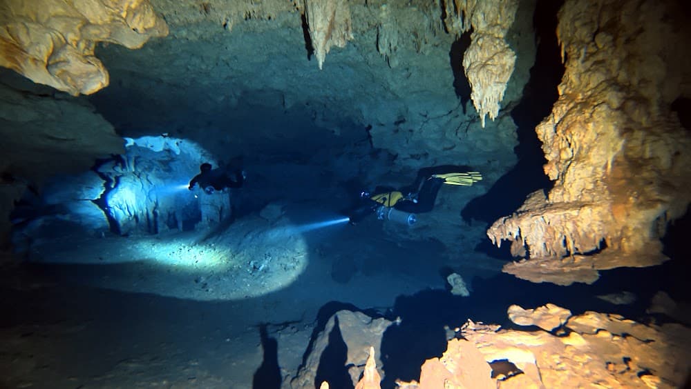 Padre Nuestro — The site