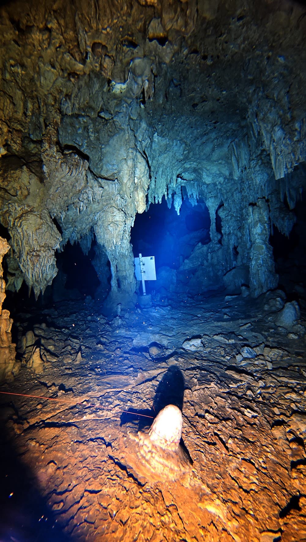 Padre Nuestro — The site