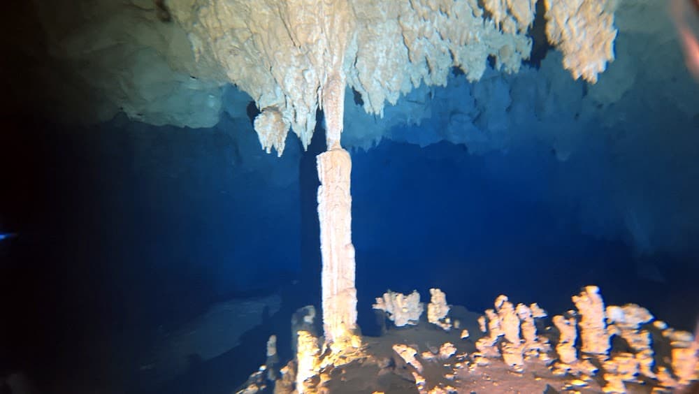 Padre Nuestro — The site