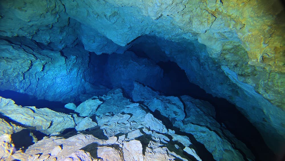 Taína cave — The site