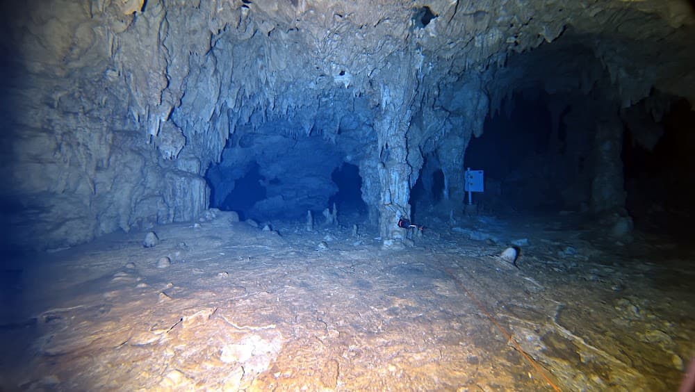 Padre Nuestro — The site