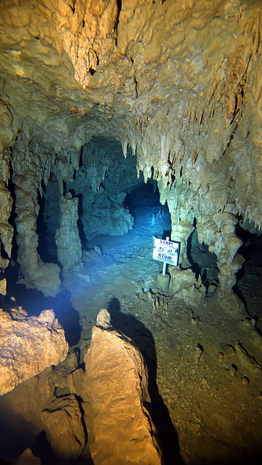 Padre Nuestro — The site