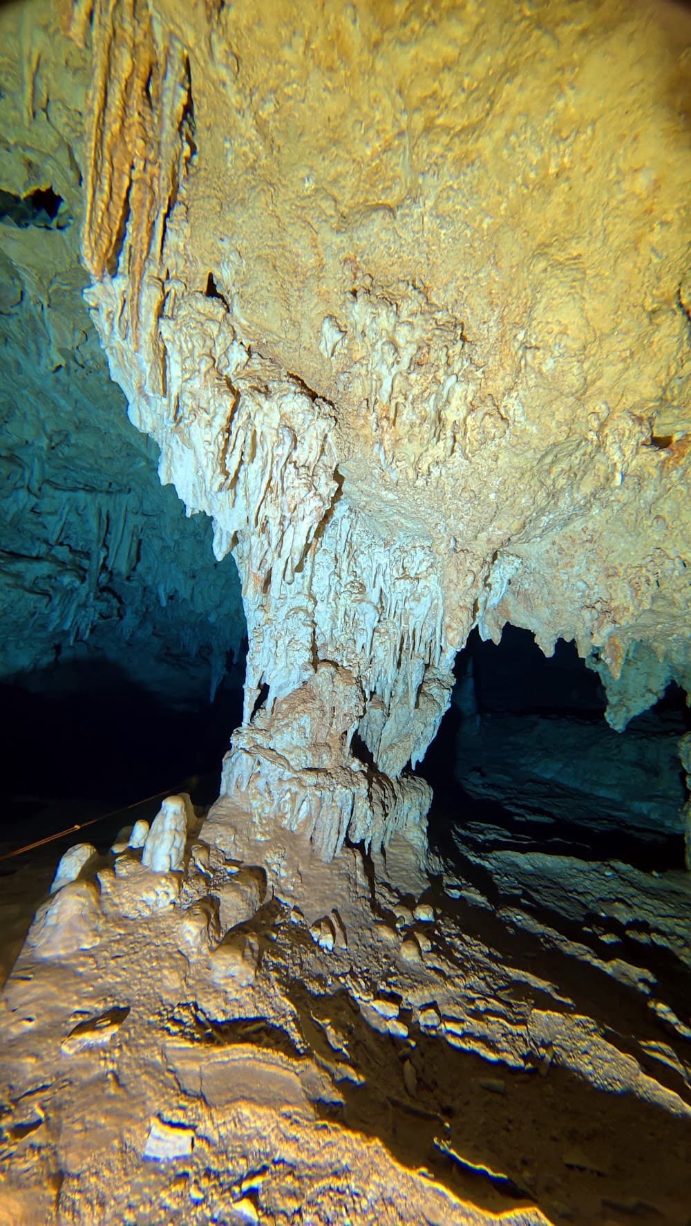 Padre Nuestro — The site