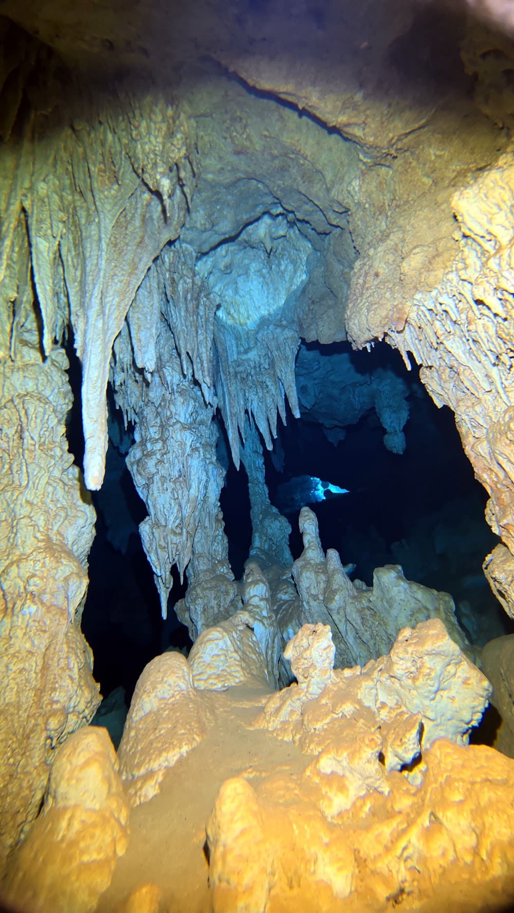 Padre Nuestro — The site