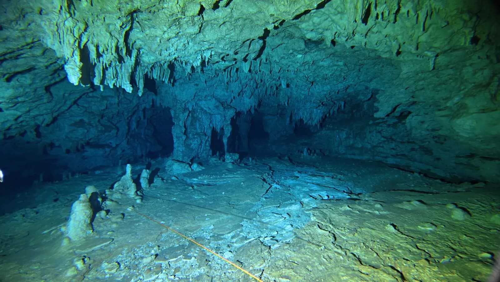 A flooded chamber in Padre Nuestro