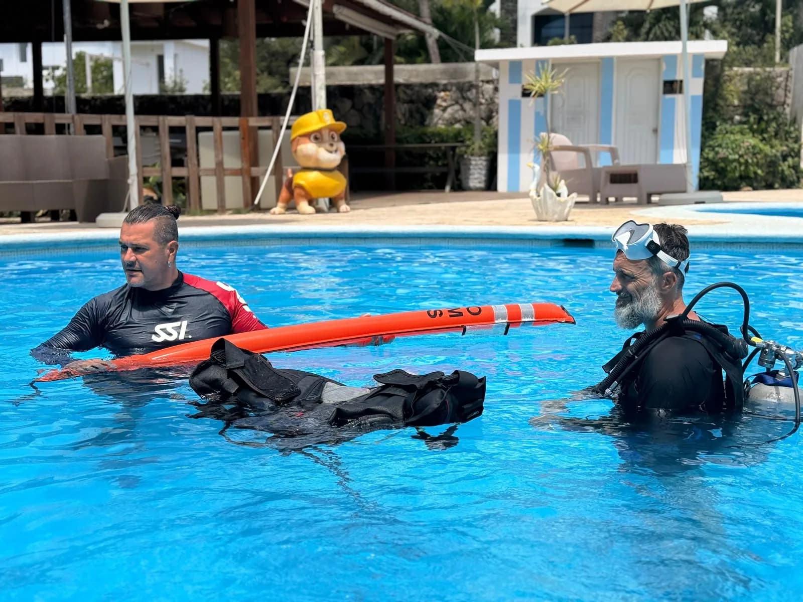 Stress and Rescue course in the pool